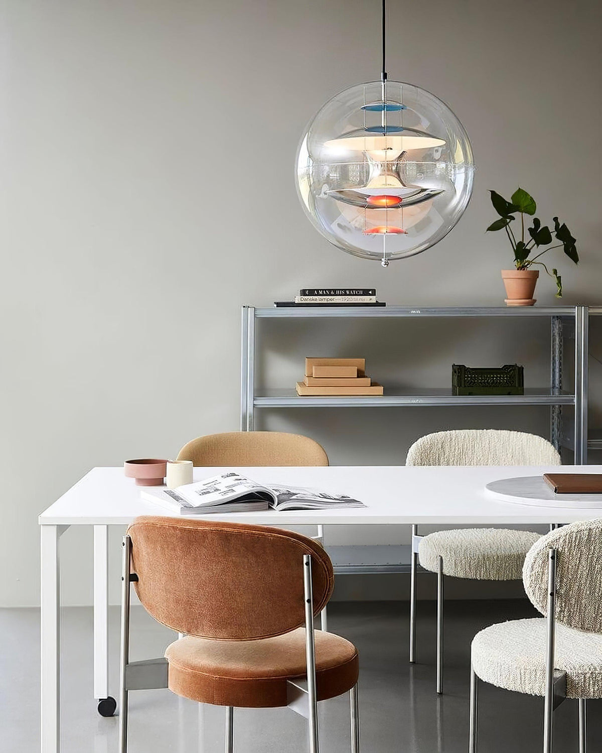 Lampă suspendată geometrică modernă futuristă cu straturi flotante, abajur sferic transparent
