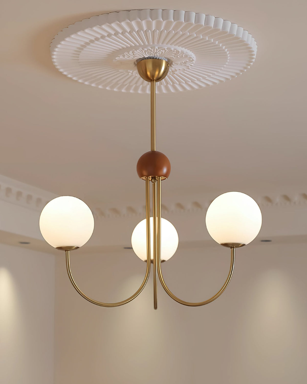 Sola candelabru din alamă și sticlă, modern, cu glob