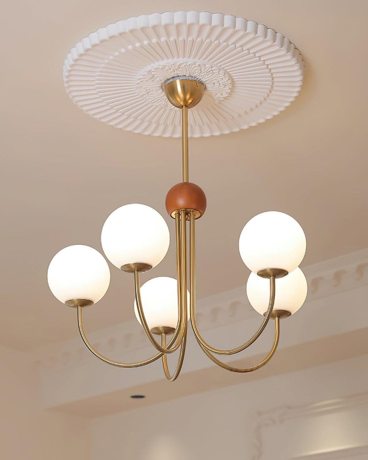 Sola candelabru din alamă și sticlă, modern, cu glob
