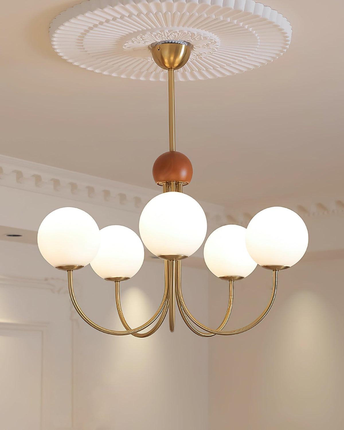 Sola candelabru din alamă și sticlă, modern, cu glob