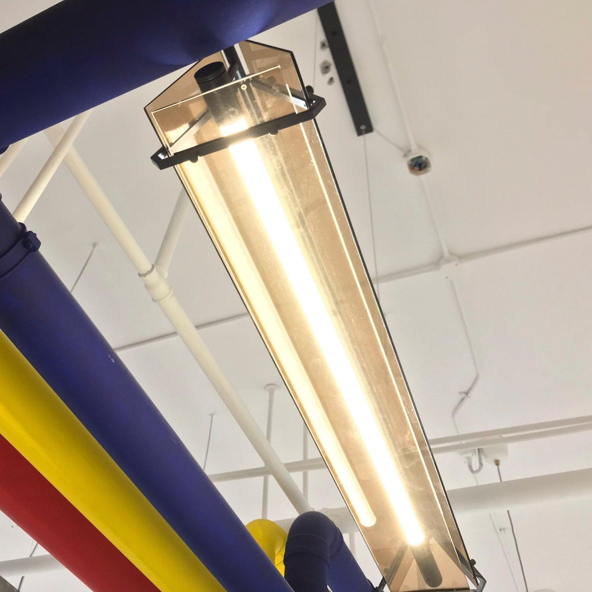 Arisha lampă suspendată industrială triunghiulară din metal/sticlă, aur