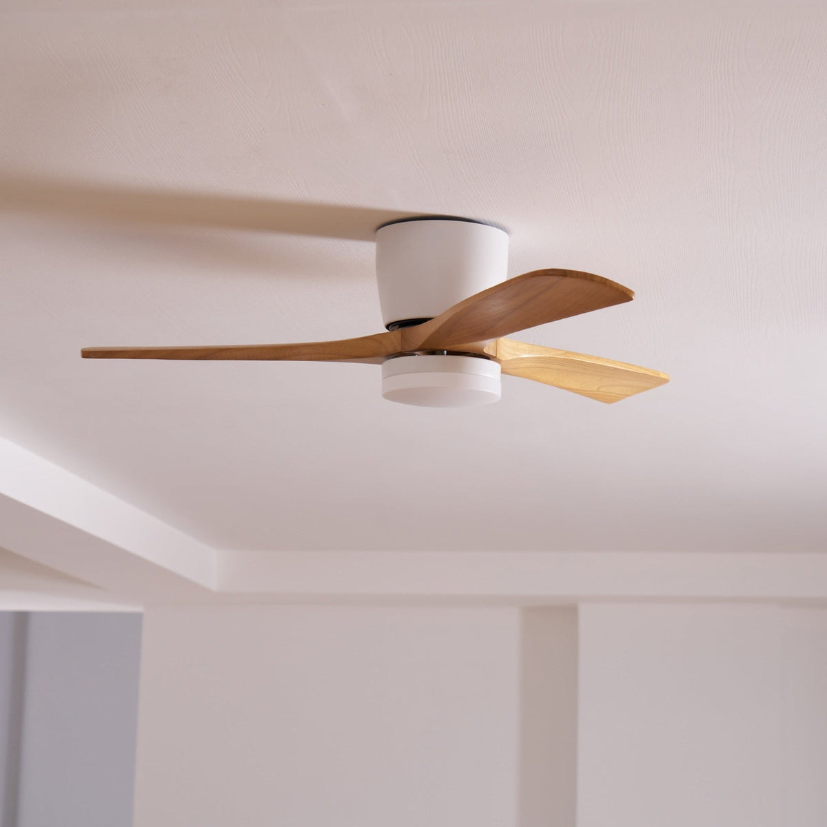 Miroise ventilator de tavan cu lumină