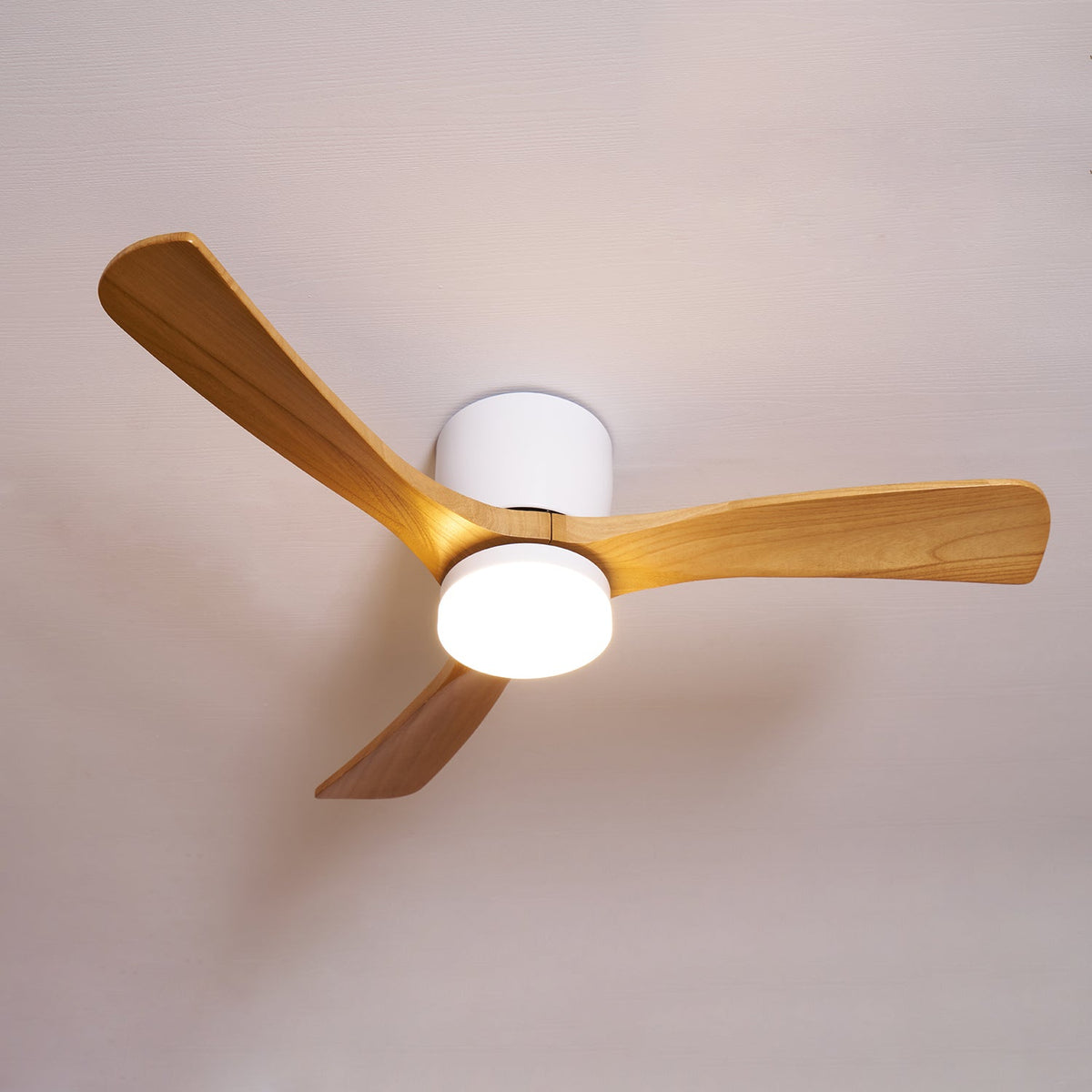 Miroise ventilator de tavan cu lumină