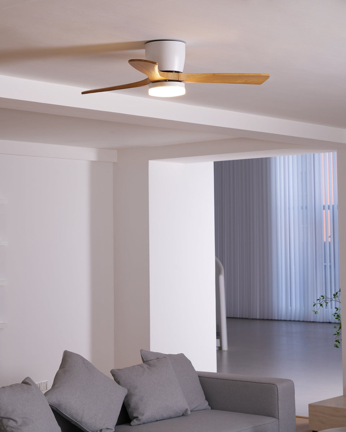 Miroise ventilator de tavan cu lumină