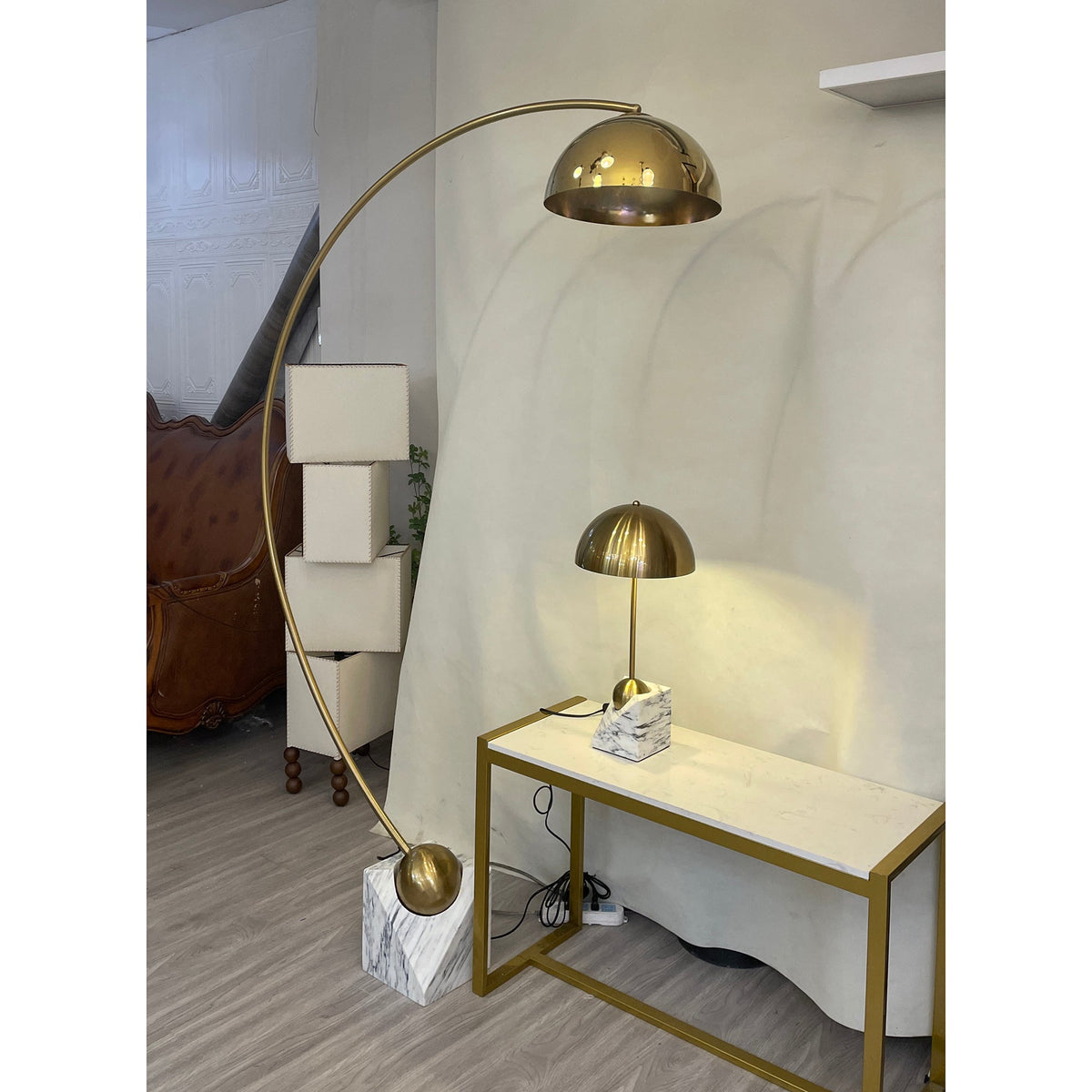 Venus Orbit lampadar