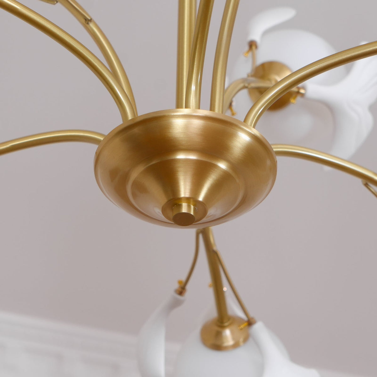 Ginkgo candelabru  cu globuri din sticlă mată