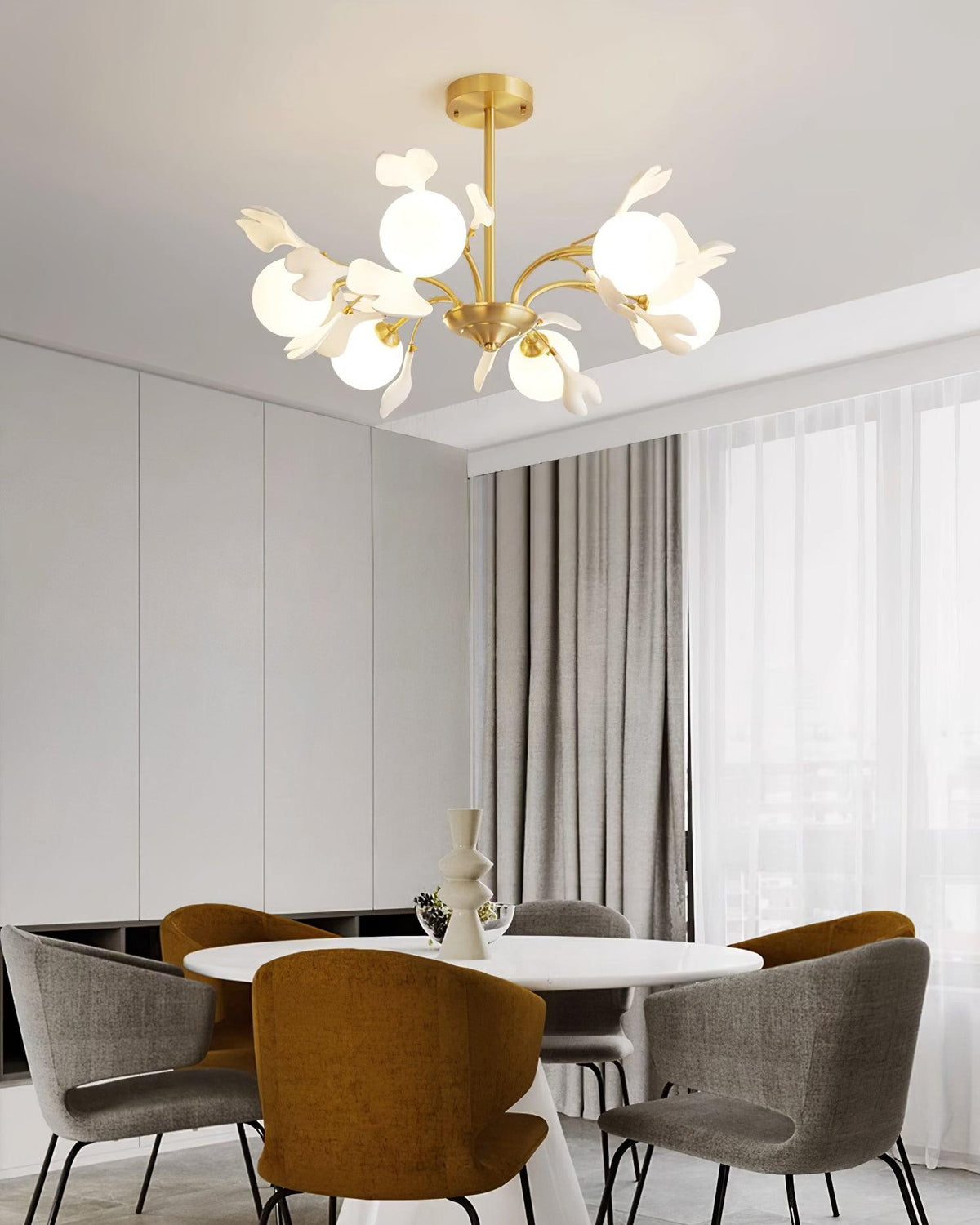 Ginkgo candelabru  cu globuri din sticlă mată