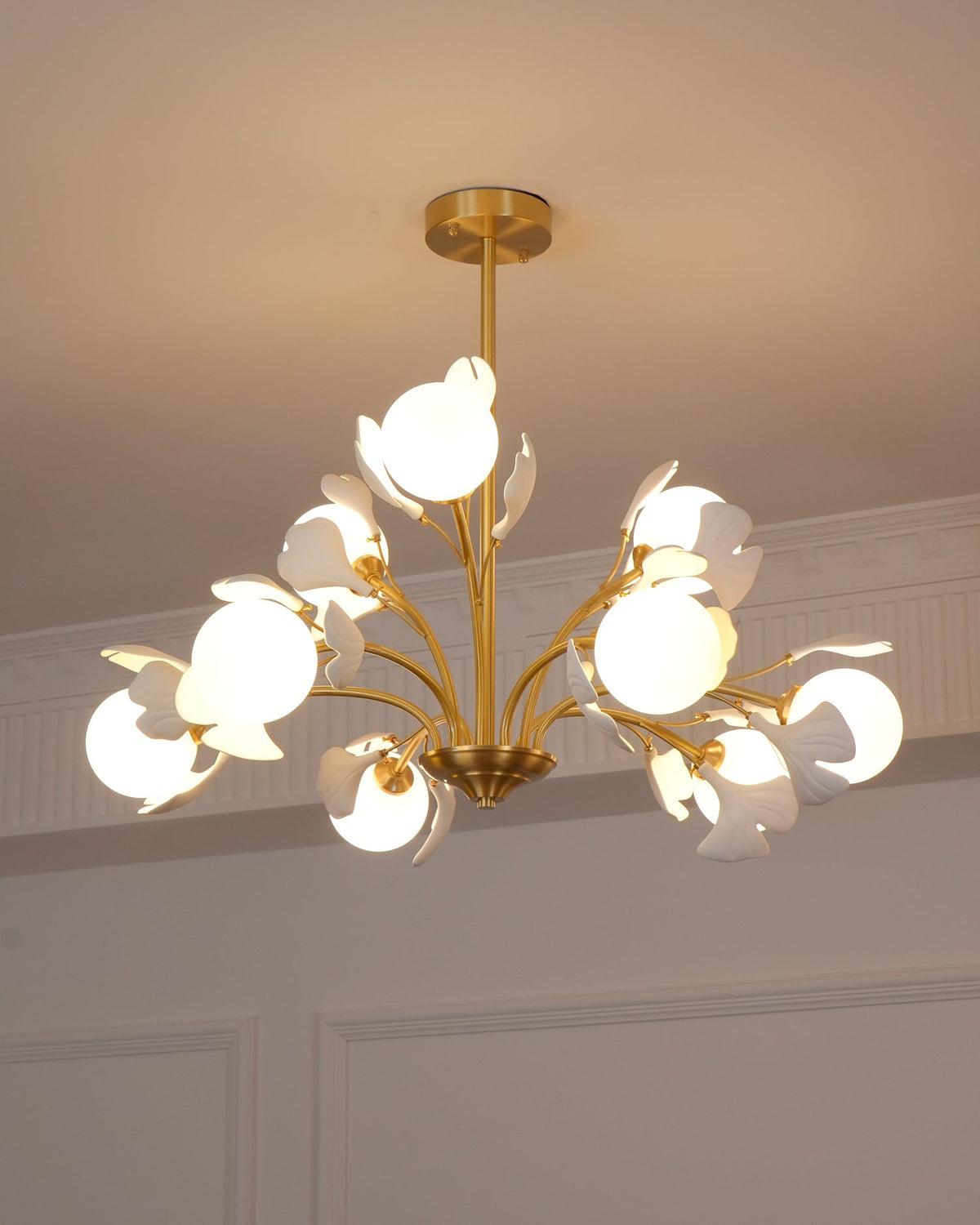 Ginkgo candelabru  cu globuri din sticlă mată