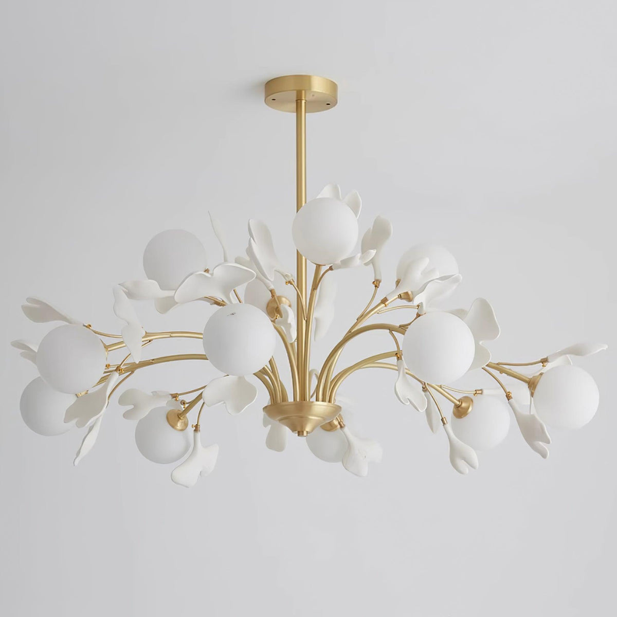 Ginkgo candelabru  cu globuri din sticlă mată