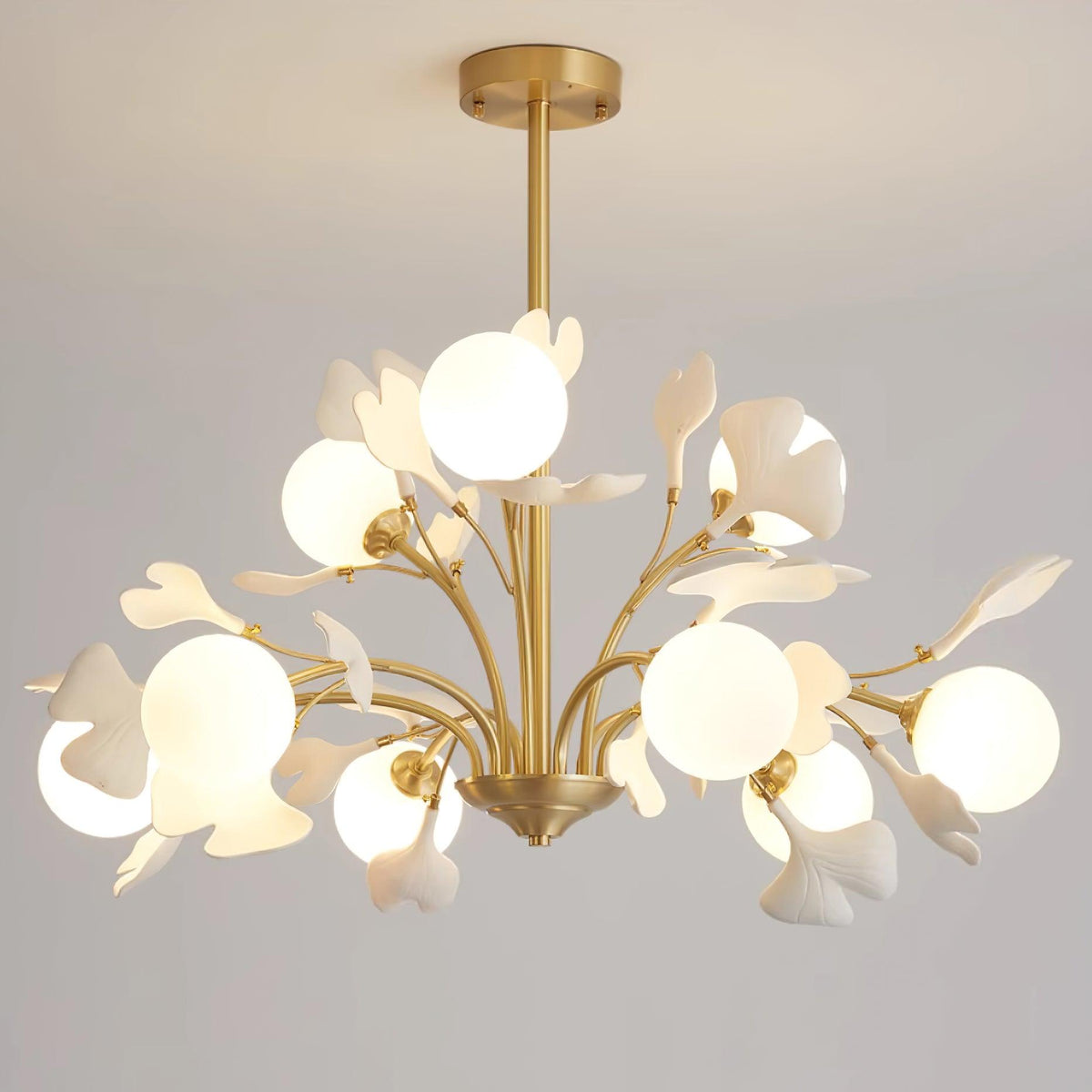 Ginkgo candelabru  cu globuri din sticlă mată