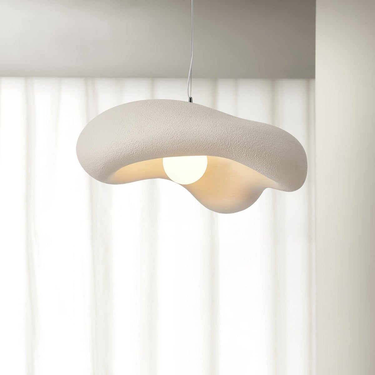 Lampă suspendată din rășină în formă organică pentru interioare moderne Natural