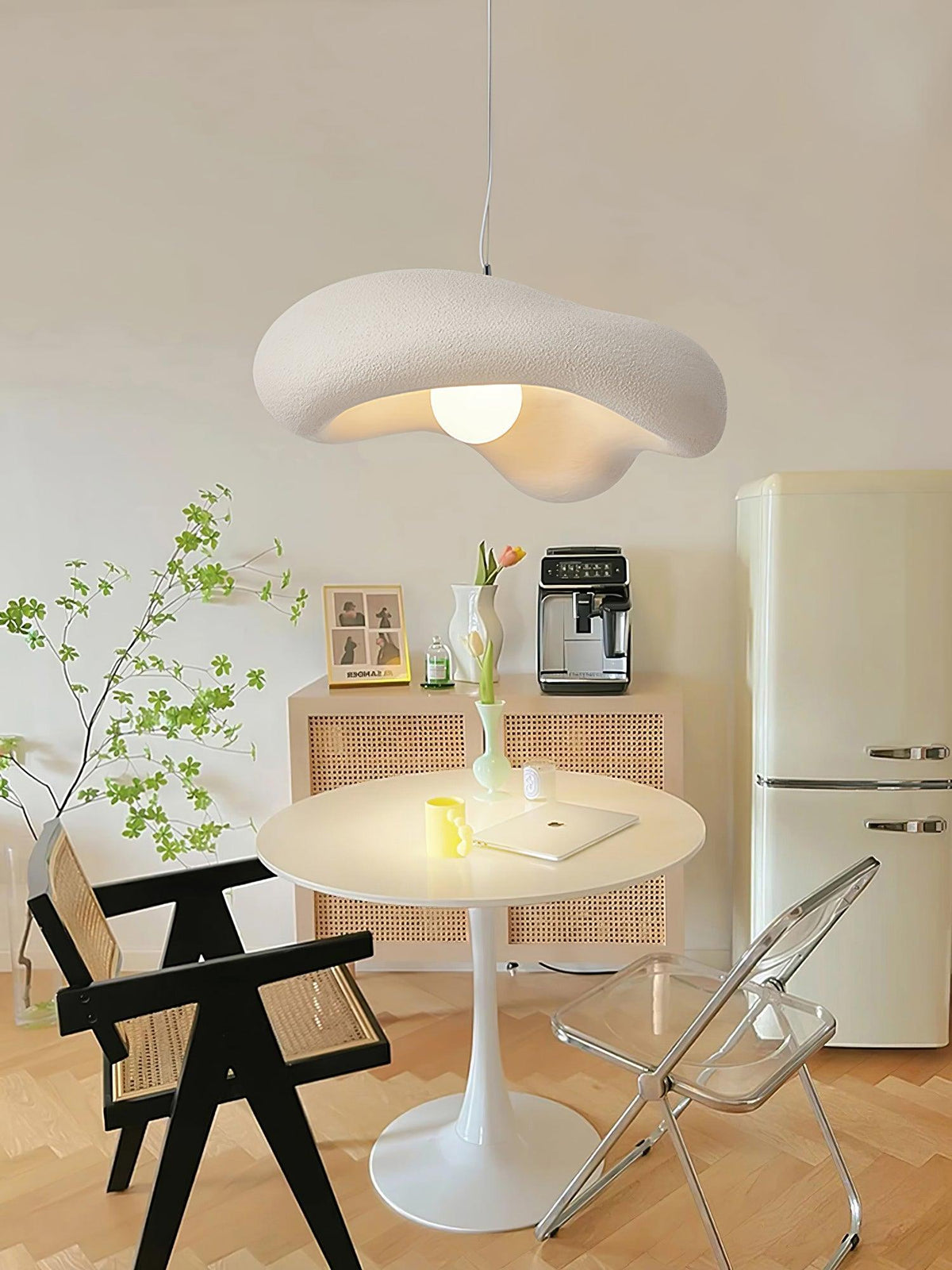 Lampă suspendată din rășină în formă organică pentru interioare moderne Natural