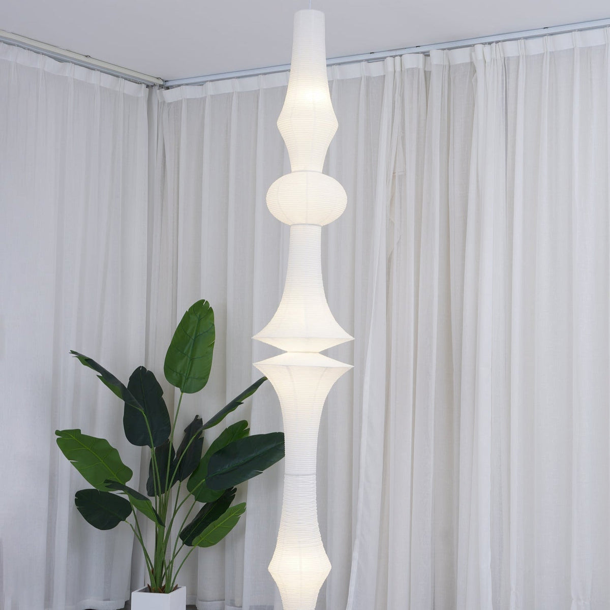 Faye lampă suspendată din hârtie, sculpturală, verticală