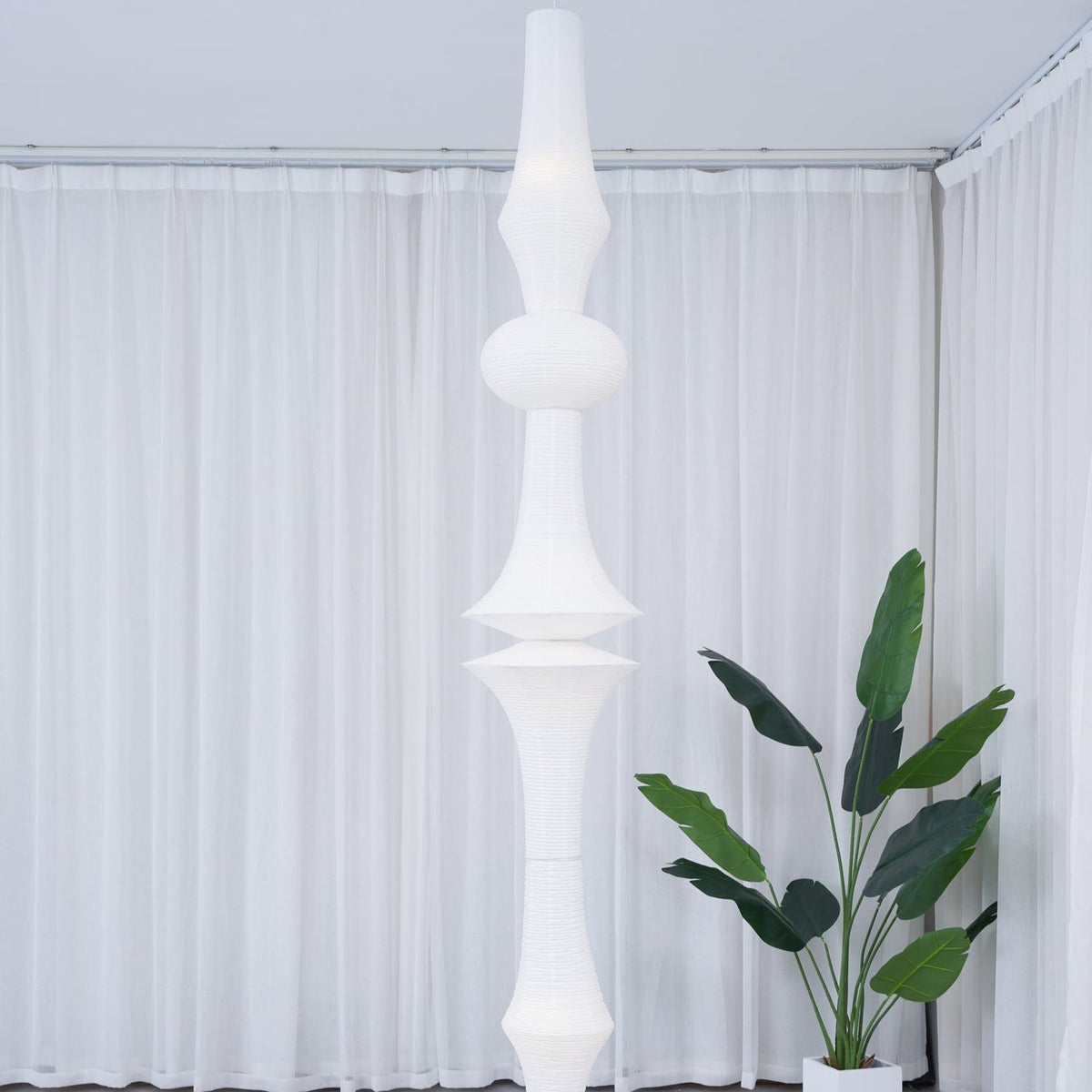 Faye lampă suspendată din hârtie, sculpturală, verticală