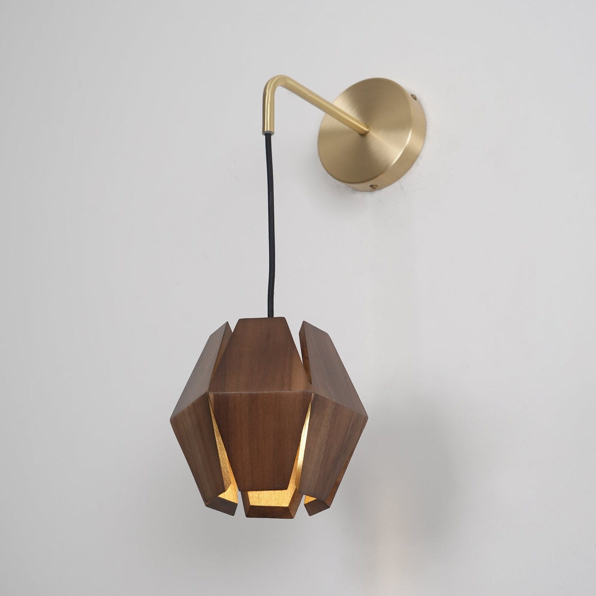 Aplică de perete Geometrică din lemn cu abajur, lumină caldă, design minimalist nordic
