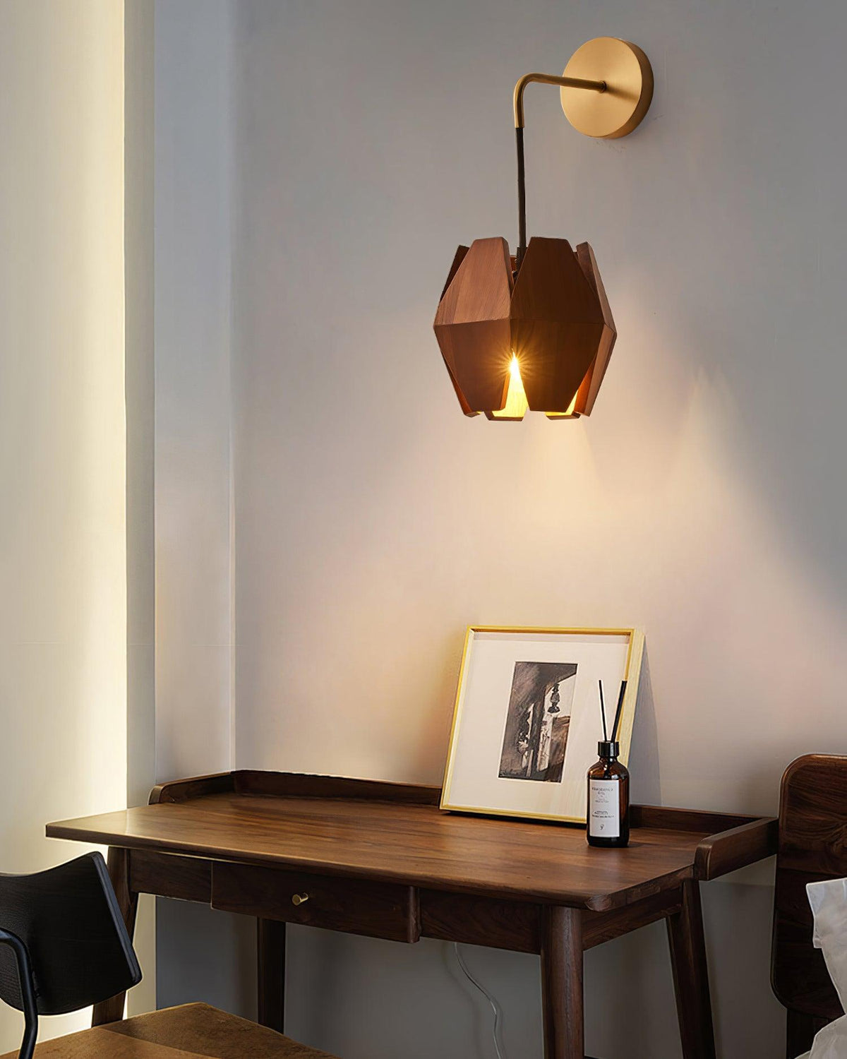 Aplică de perete Geometrică din lemn cu abajur, lumină caldă, design minimalist nordic