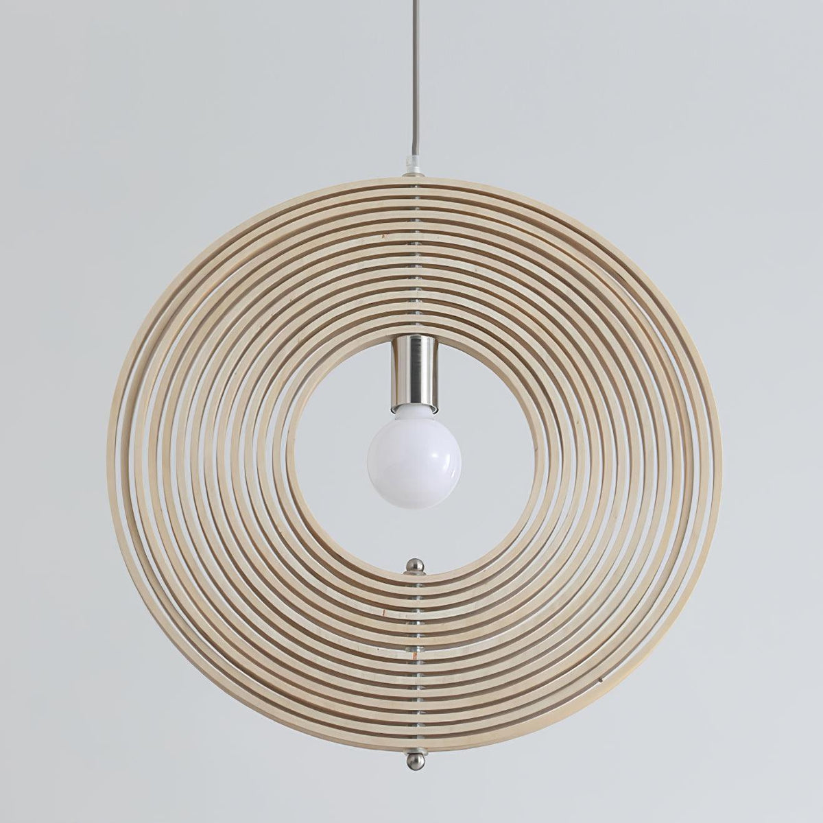 Lampă suspendată din lemn cu inele și sferă, design organic minimalist