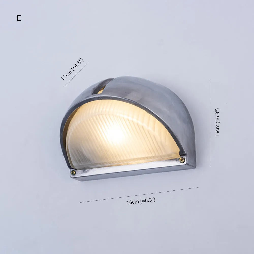 Wyre aplică de perete din metal și sticlă, geometrică, modernă, pentru exterior